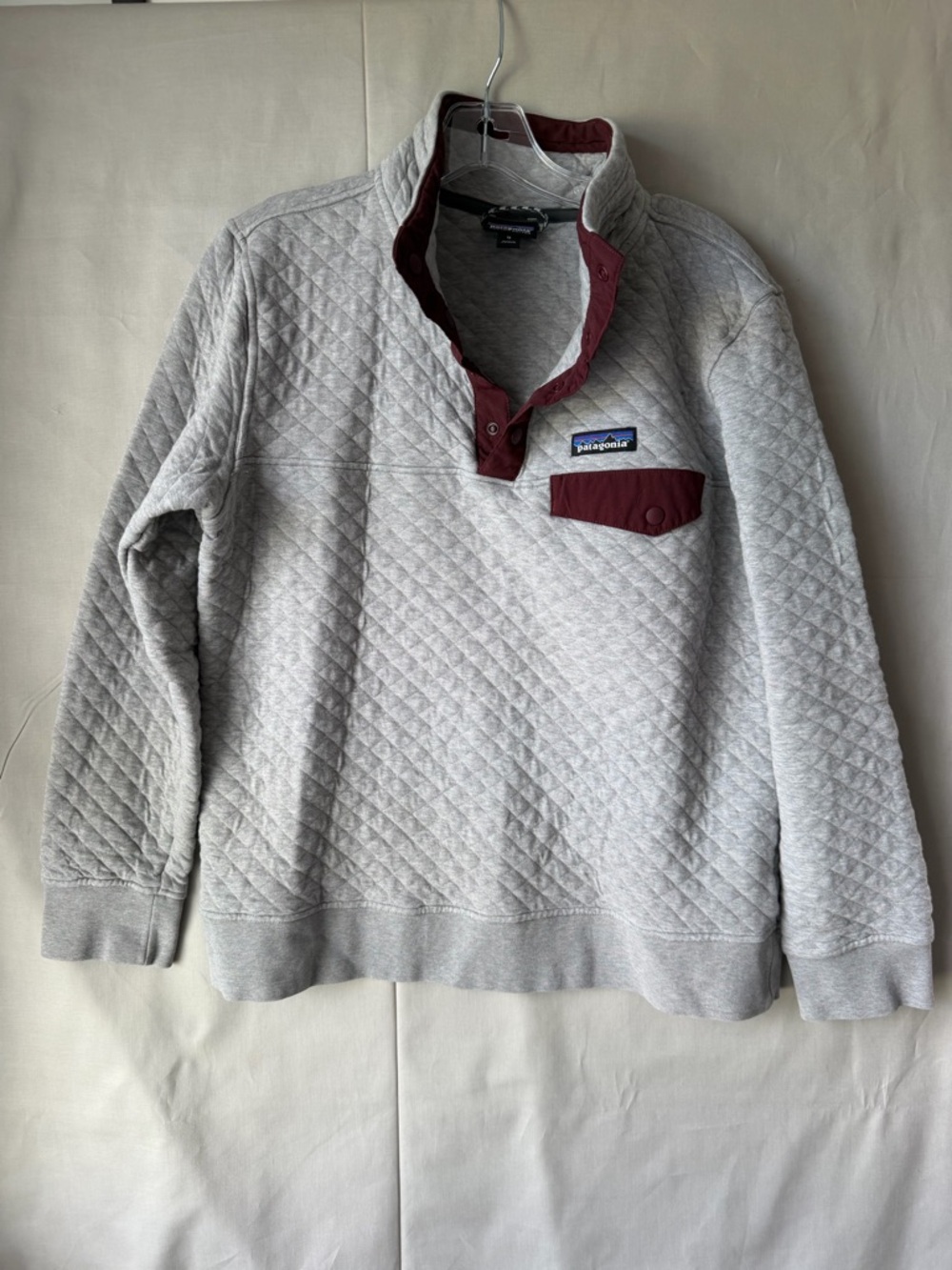 Patagonia Quilted Pullover Sweater - Light Gray with Burgundy Trim (A0210)